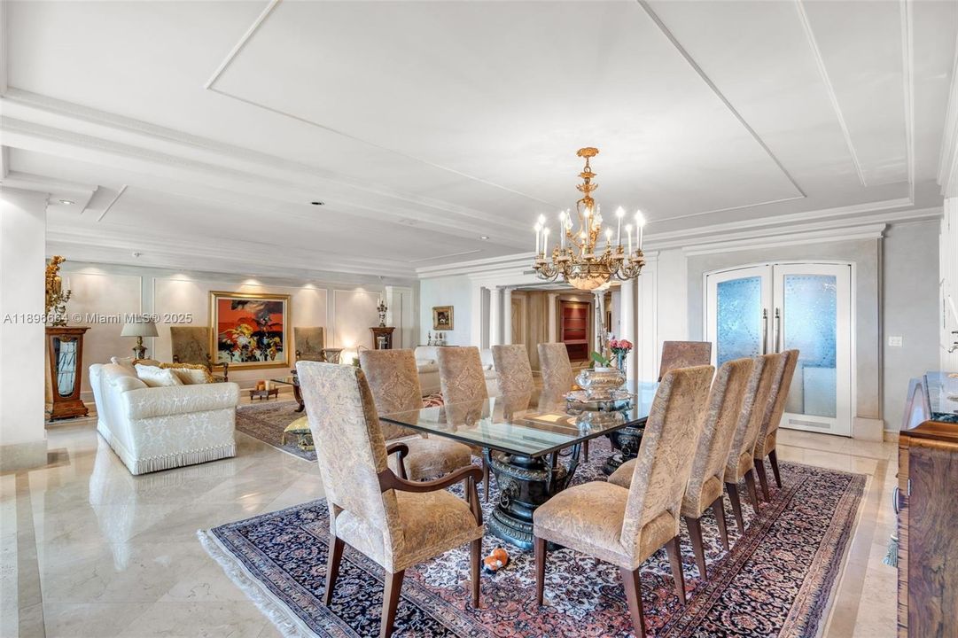 На продажу: $10,500,000 (5 спален, 5 ванн, 4810 Квадратных фут)