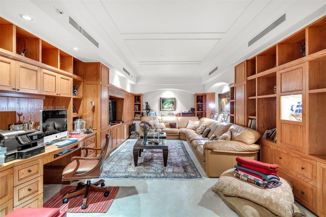 На продажу: $10,500,000 (5 спален, 5 ванн, 4810 Квадратных фут)