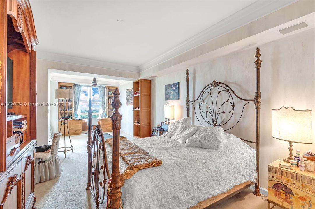 На продажу: $10,500,000 (5 спален, 5 ванн, 4810 Квадратных фут)