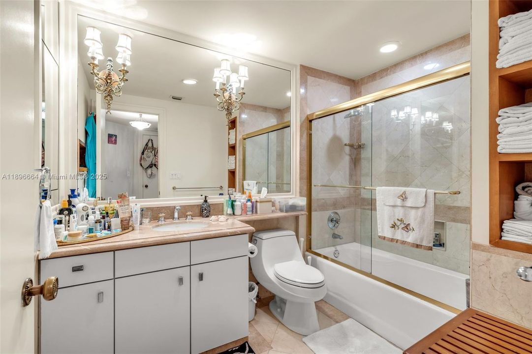 На продажу: $10,500,000 (5 спален, 5 ванн, 4810 Квадратных фут)