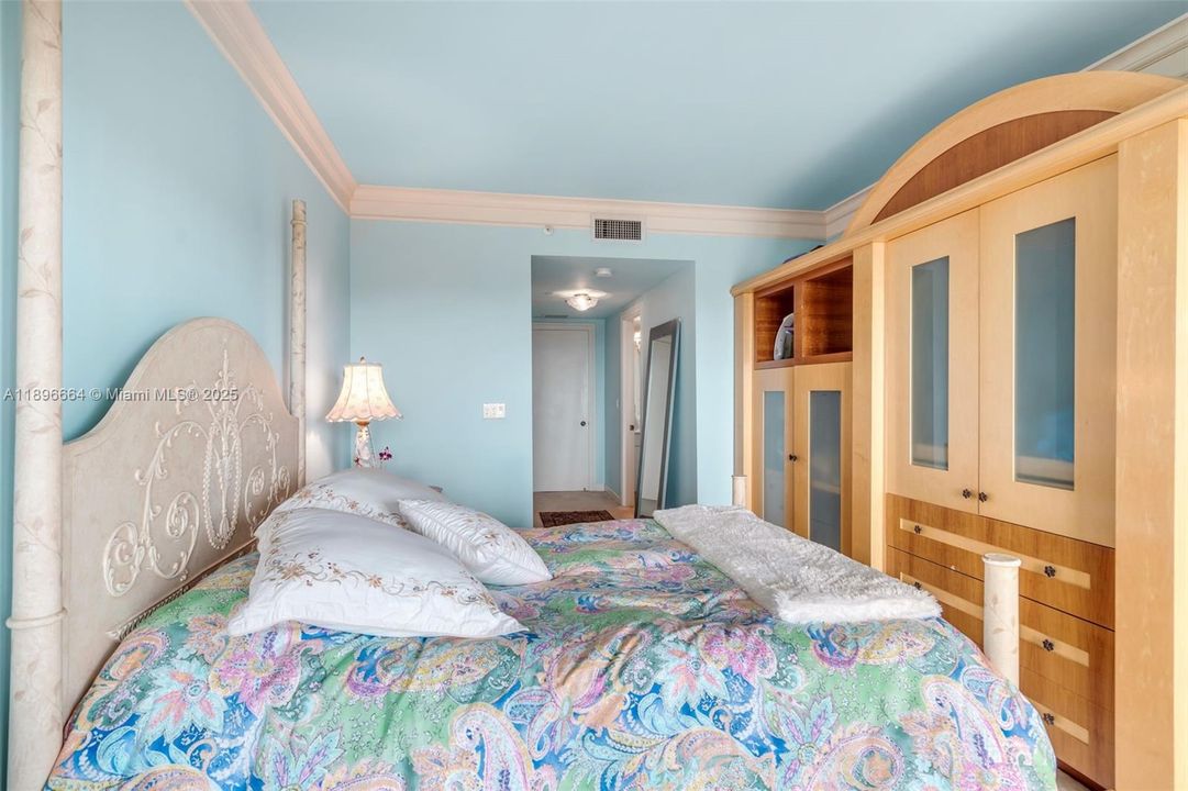 На продажу: $10,500,000 (5 спален, 5 ванн, 4810 Квадратных фут)