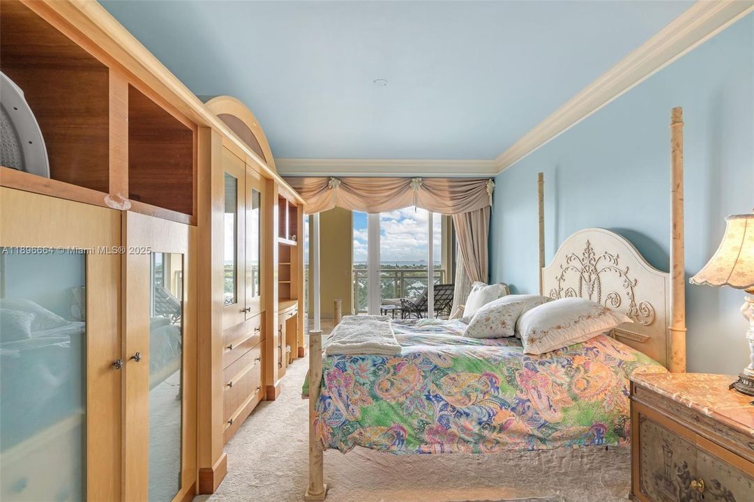 На продажу: $10,500,000 (5 спален, 5 ванн, 4810 Квадратных фут)