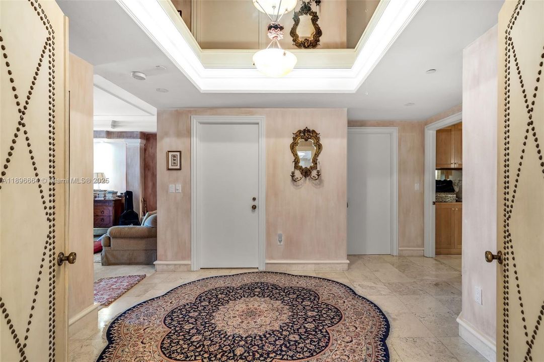 На продажу: $10,500,000 (5 спален, 5 ванн, 4810 Квадратных фут)