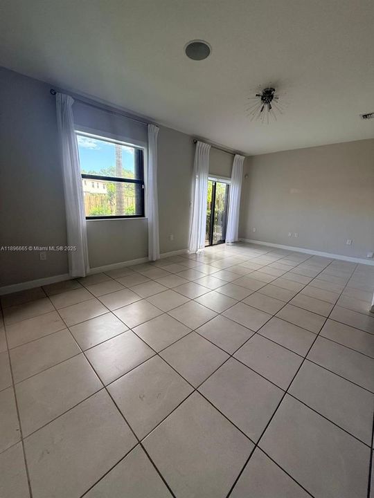 For Sale: $527,000 (4 beds, 2 baths, 1815 Square Feet)