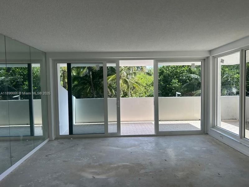 For Sale: $1,200,000 (2 beds, 2 baths, 1260 Square Feet)