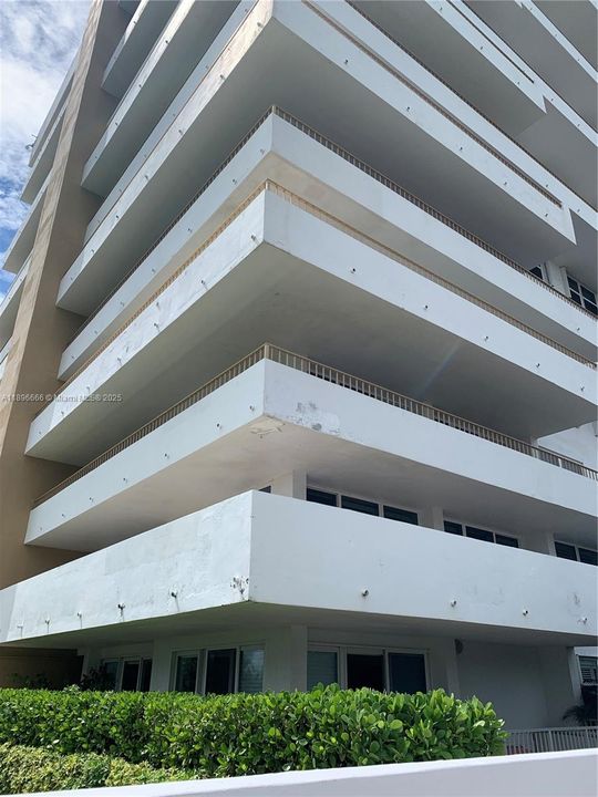 For Sale: $1,200,000 (2 beds, 2 baths, 1260 Square Feet)