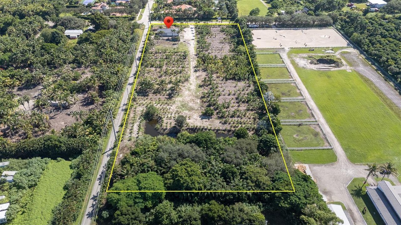待售: $2,250,000 (4.45 acres)