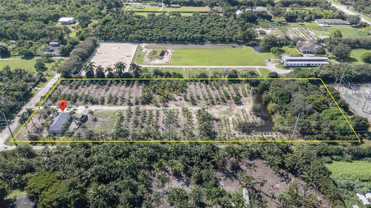 待售: $2,250,000 (4.45 acres)