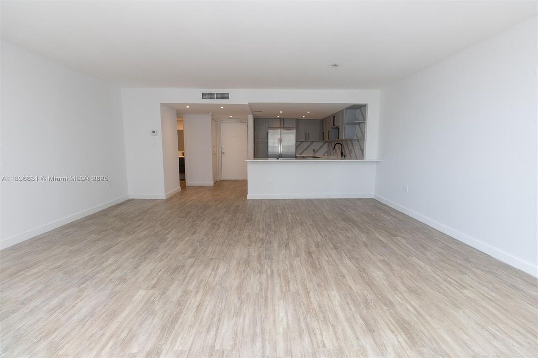 For Sale: $980,000 (1 beds, 1 baths, 1027 Square Feet)
