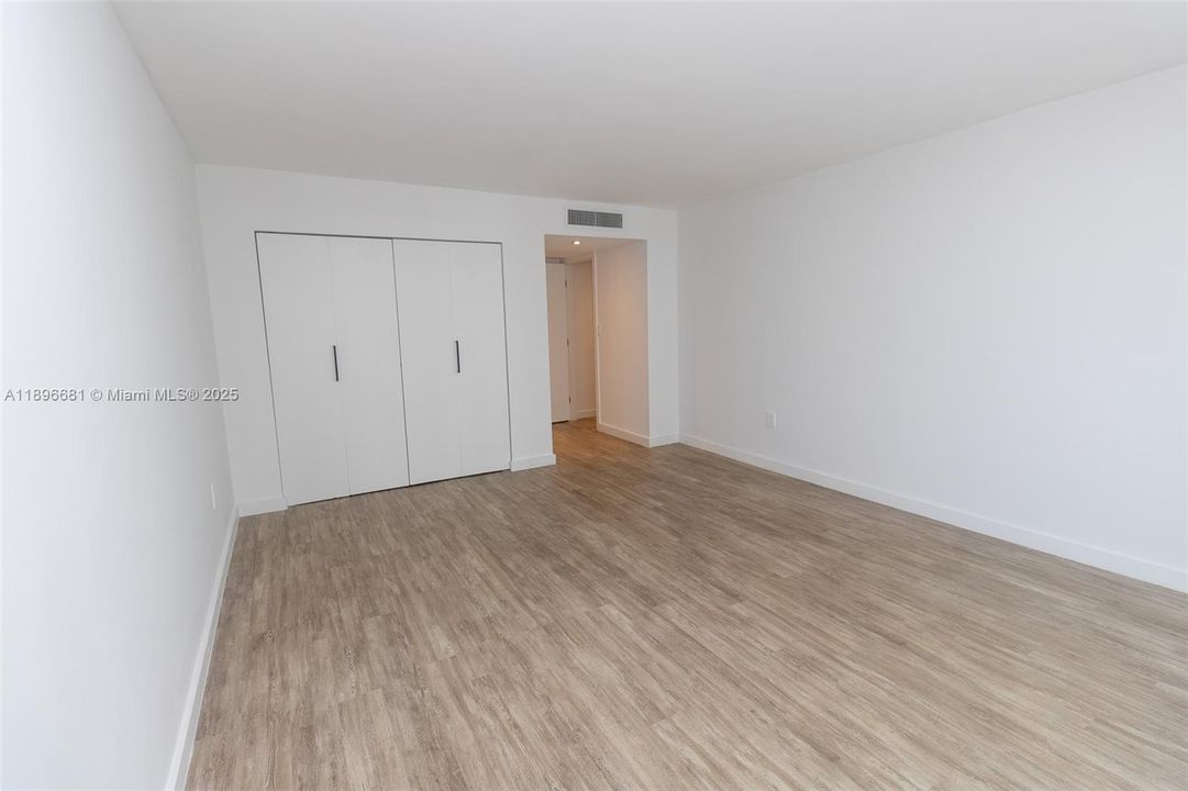 For Sale: $980,000 (1 beds, 1 baths, 1027 Square Feet)