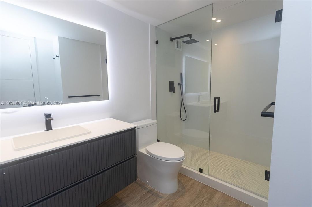 For Sale: $980,000 (1 beds, 1 baths, 1027 Square Feet)