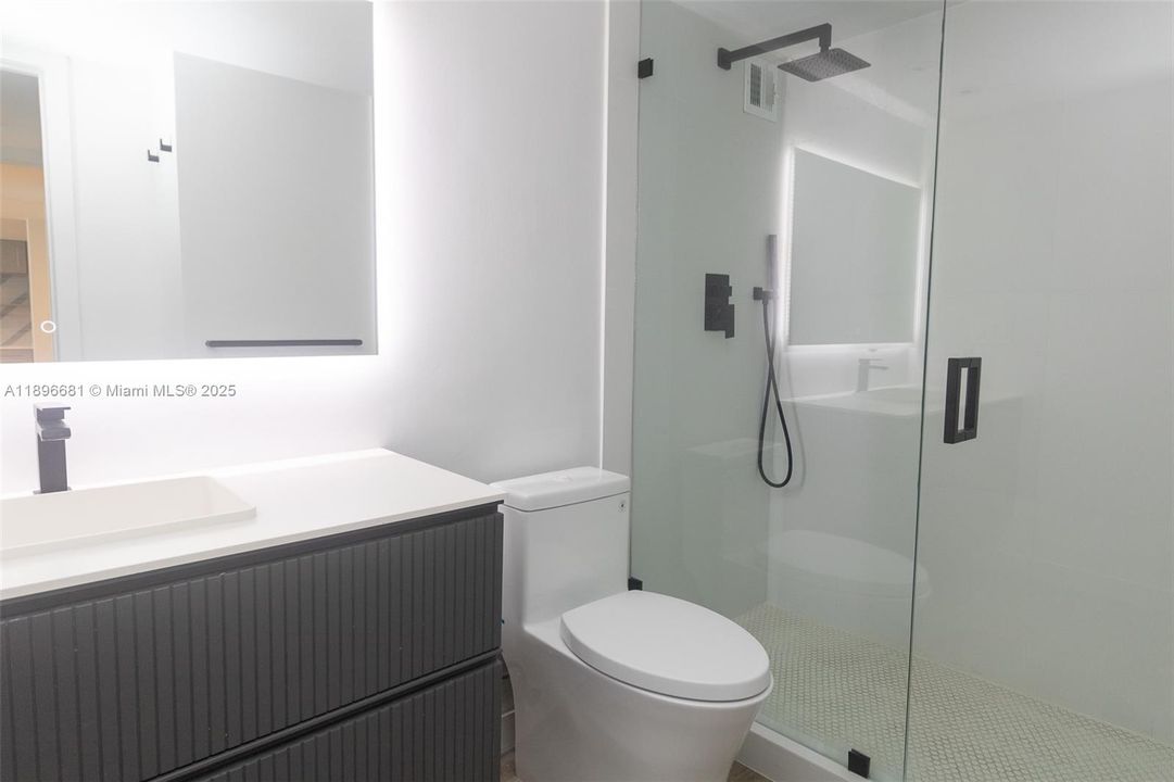 For Sale: $980,000 (1 beds, 1 baths, 1027 Square Feet)