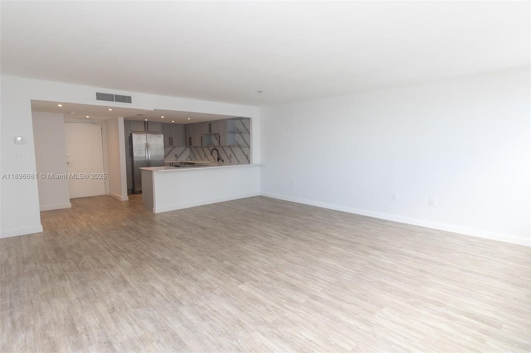 For Sale: $980,000 (1 beds, 1 baths, 1027 Square Feet)