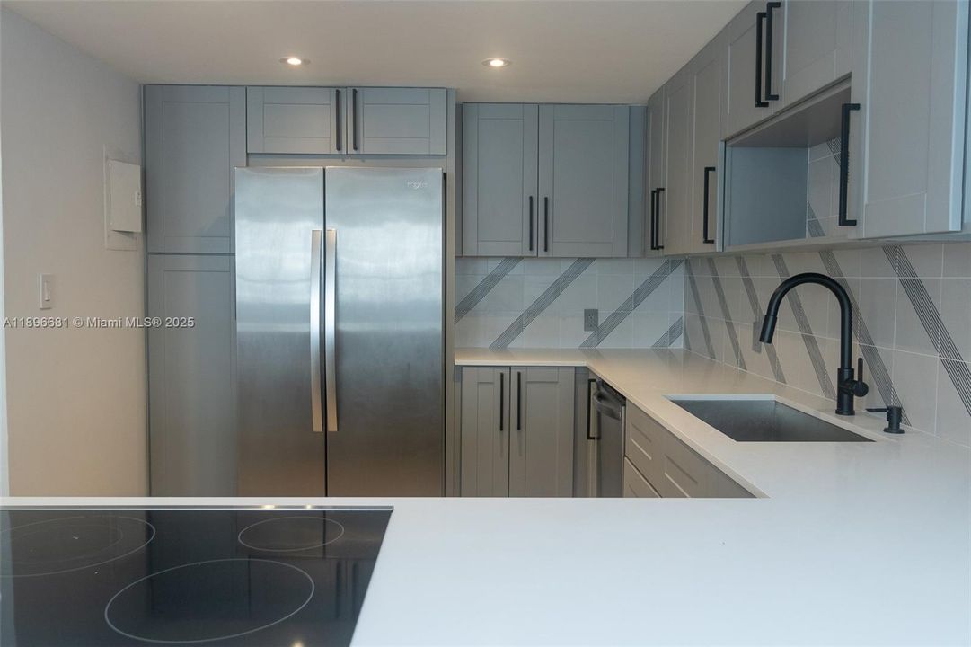 For Sale: $980,000 (1 beds, 1 baths, 1027 Square Feet)