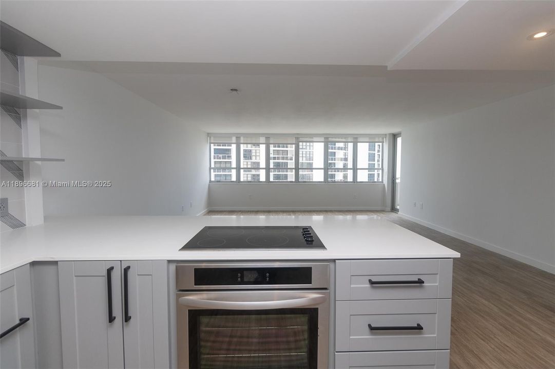 For Sale: $980,000 (1 beds, 1 baths, 1027 Square Feet)
