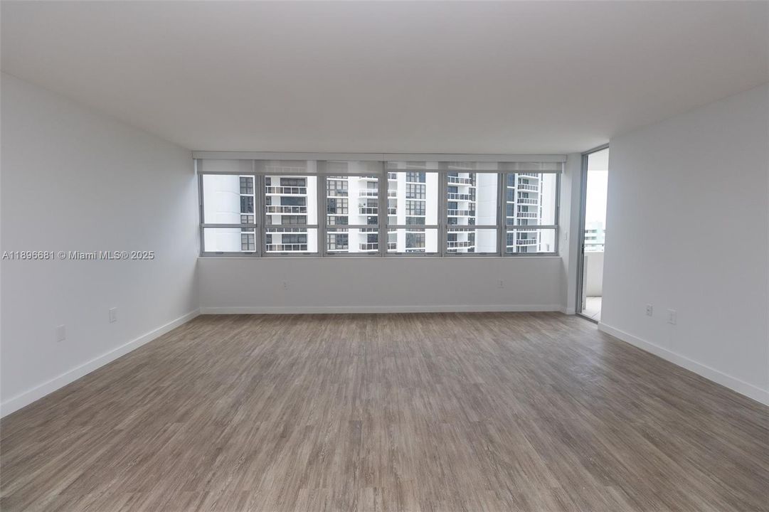 For Sale: $980,000 (1 beds, 1 baths, 1027 Square Feet)