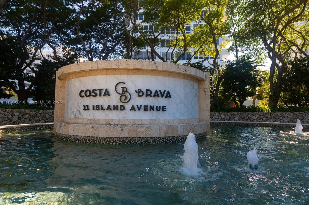 For Sale: $980,000 (1 beds, 1 baths, 1027 Square Feet)