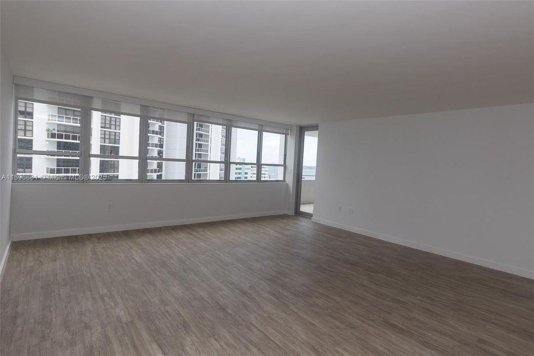 For Sale: $980,000 (1 beds, 1 baths, 1027 Square Feet)