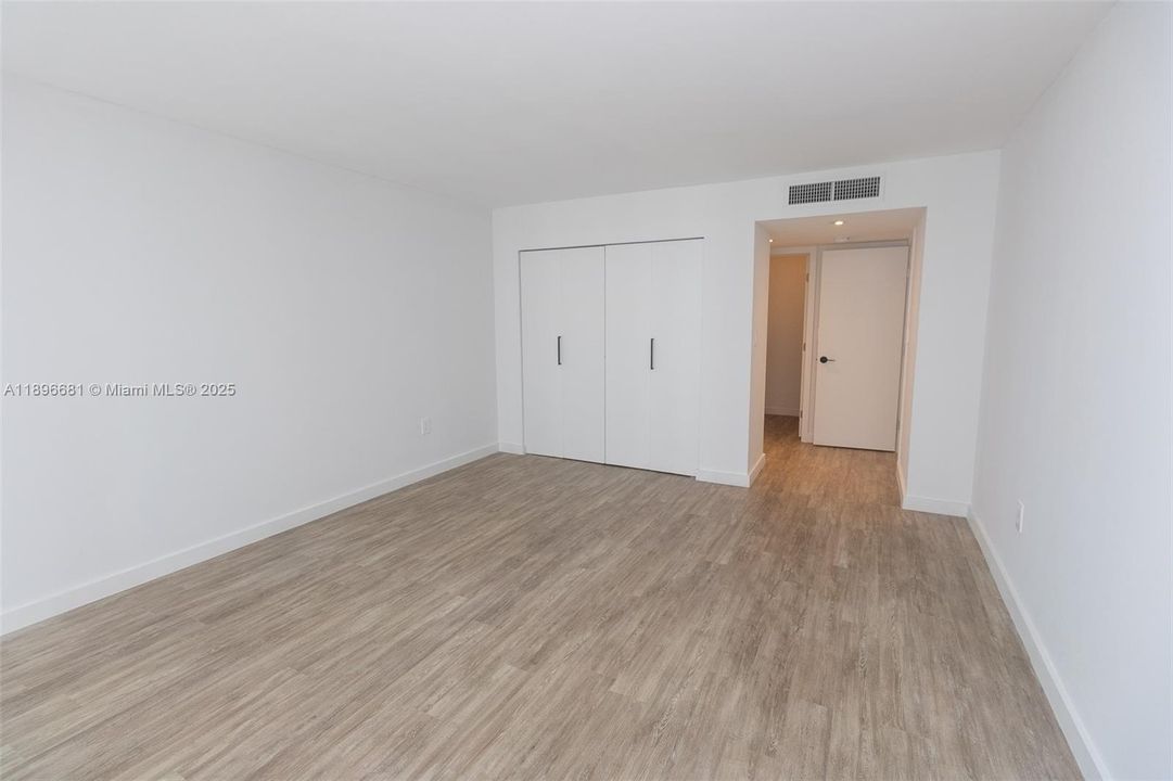 For Sale: $980,000 (1 beds, 1 baths, 1027 Square Feet)