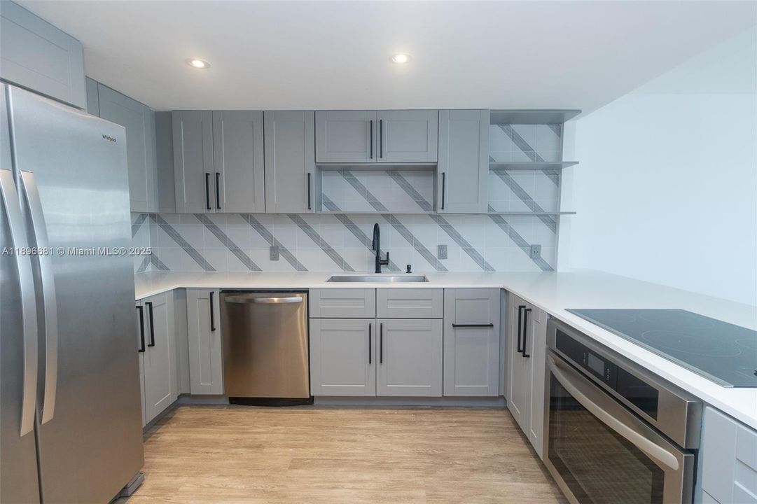 For Sale: $980,000 (1 beds, 1 baths, 1027 Square Feet)