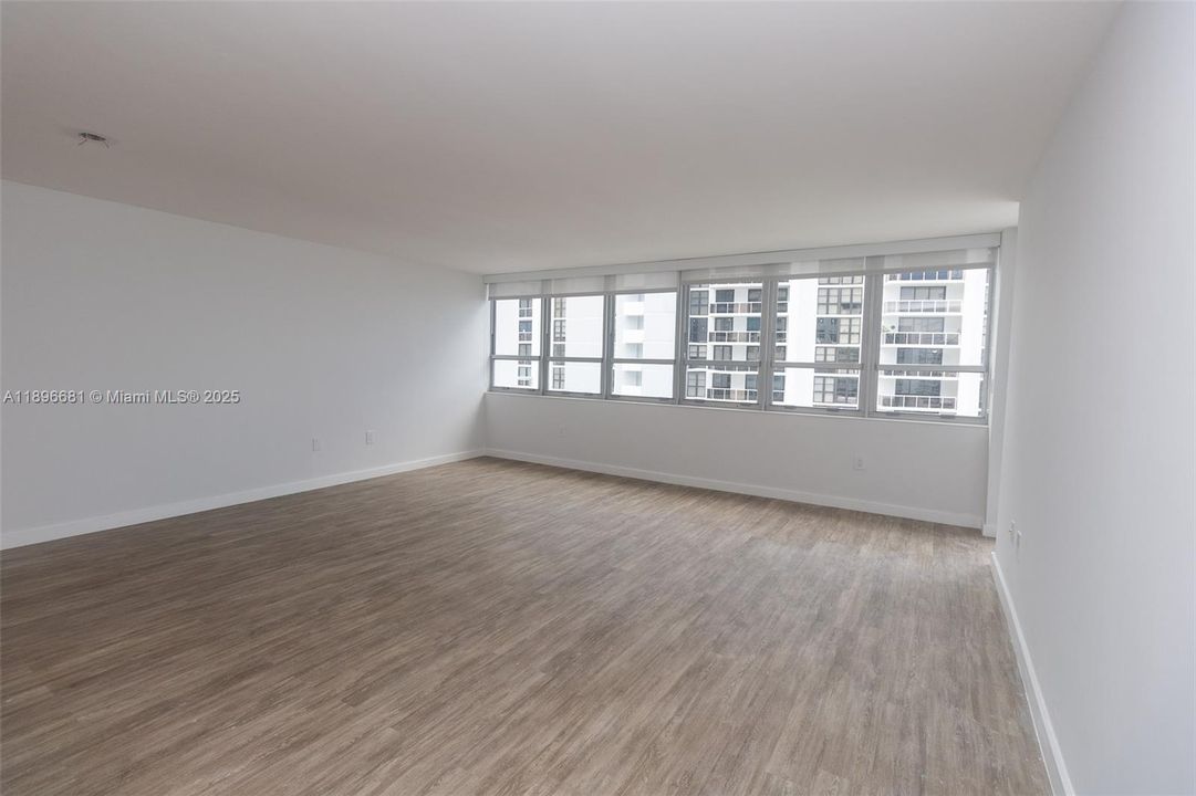 For Sale: $980,000 (1 beds, 1 baths, 1027 Square Feet)