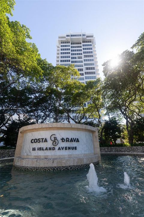 For Sale: $980,000 (1 beds, 1 baths, 1027 Square Feet)