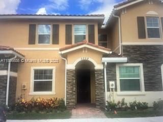 出租: $2,500 (2 贝兹, 2 浴室, 1422 平方英尺)