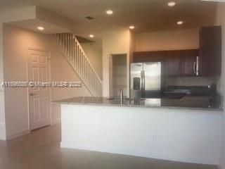 出租: $2,500 (2 贝兹, 2 浴室, 1422 平方英尺)