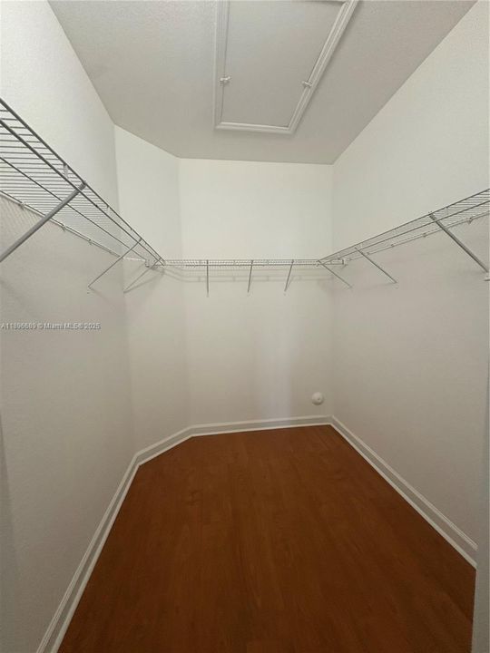 Под контрактом: $3,200 (3 спален, 2 ванн, 1650 Квадратных фут)