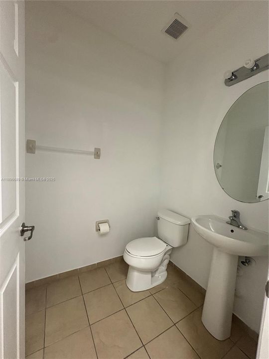 Под контрактом: $3,200 (3 спален, 2 ванн, 1650 Квадратных фут)