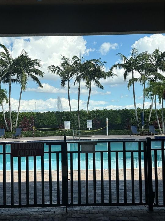 Под контрактом: $3,200 (3 спален, 2 ванн, 1650 Квадратных фут)