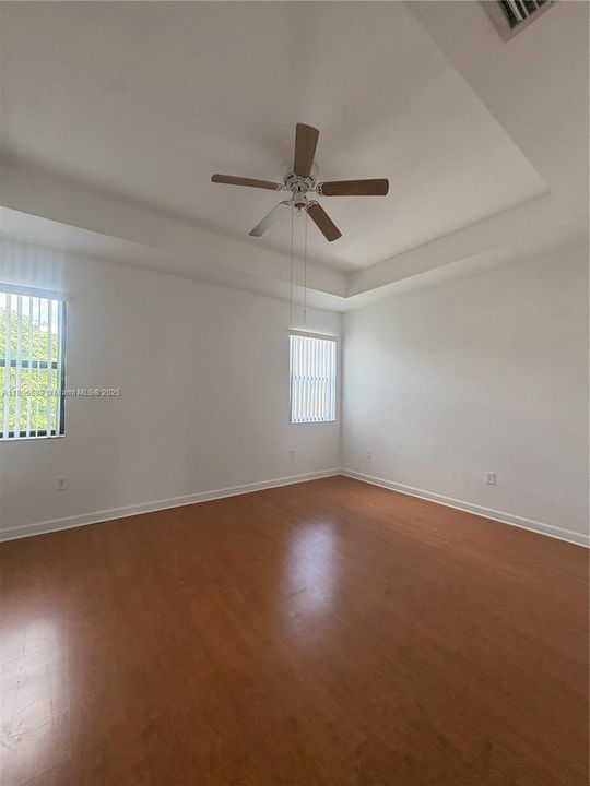 Под контрактом: $3,200 (3 спален, 2 ванн, 1650 Квадратных фут)