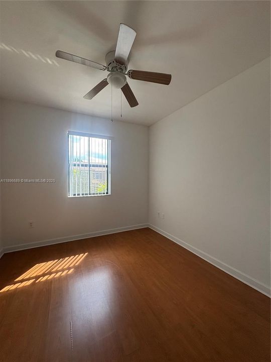 Под контрактом: $3,200 (3 спален, 2 ванн, 1650 Квадратных фут)