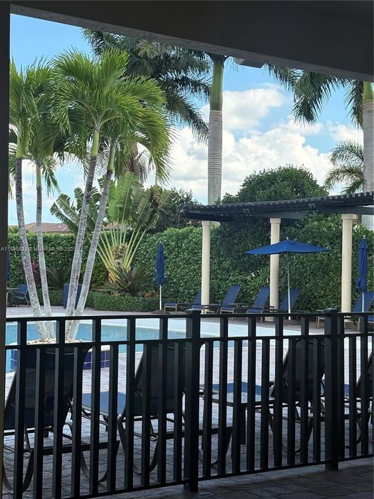 Под контрактом: $3,200 (3 спален, 2 ванн, 1650 Квадратных фут)