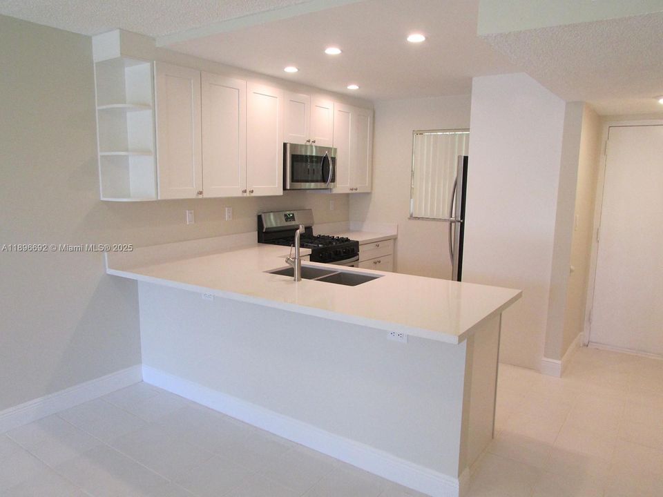 Recently Rented: $2,200 (2 beds, 2 baths, 960 Square Feet)