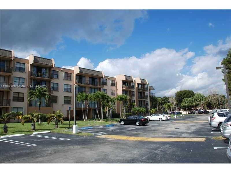 Recently Rented: $2,200 (2 beds, 2 baths, 960 Square Feet)