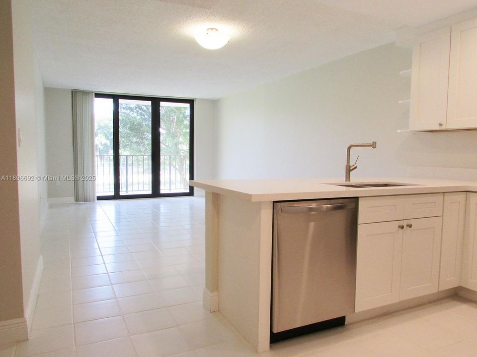 Recently Rented: $2,200 (2 beds, 2 baths, 960 Square Feet)