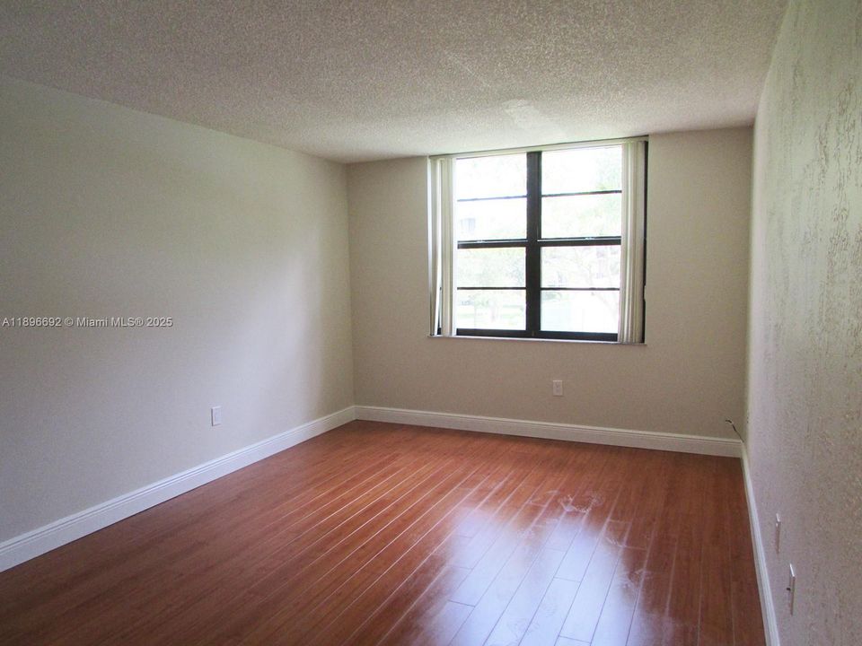 Recently Rented: $2,200 (2 beds, 2 baths, 960 Square Feet)