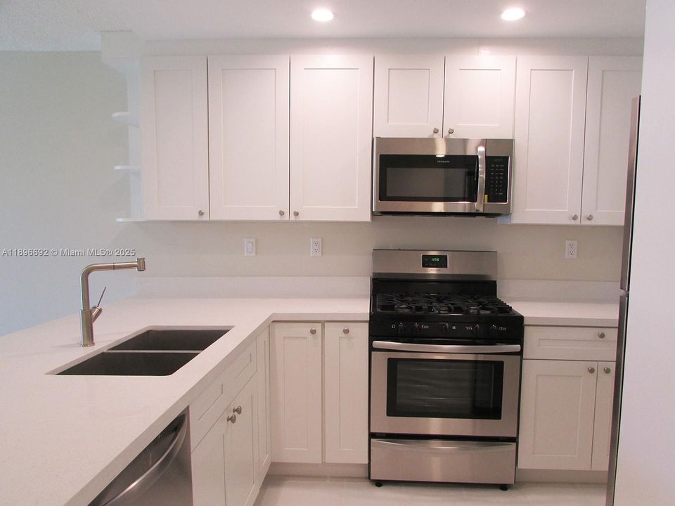 Recently Rented: $2,200 (2 beds, 2 baths, 960 Square Feet)