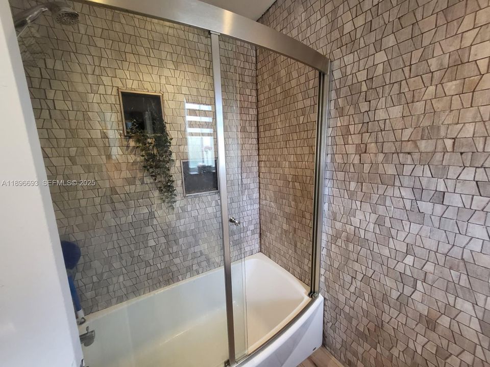 На продажу: $425,000 (3 спален, 2 ванн, 1270 Квадратных фут)