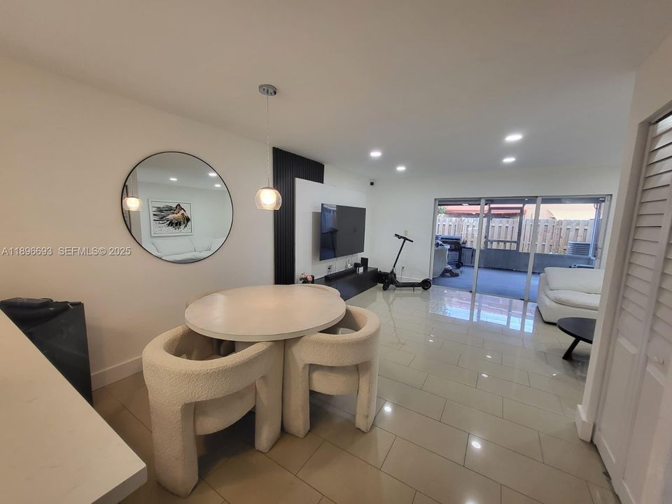 На продажу: $425,000 (3 спален, 2 ванн, 1270 Квадратных фут)