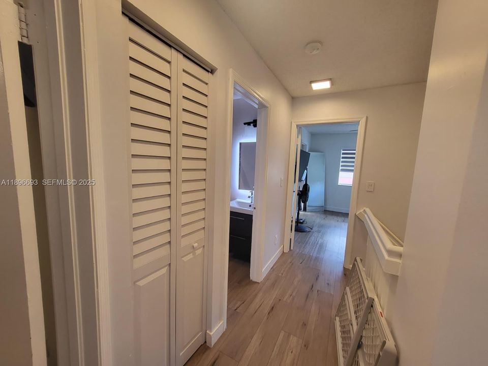 На продажу: $425,000 (3 спален, 2 ванн, 1270 Квадратных фут)