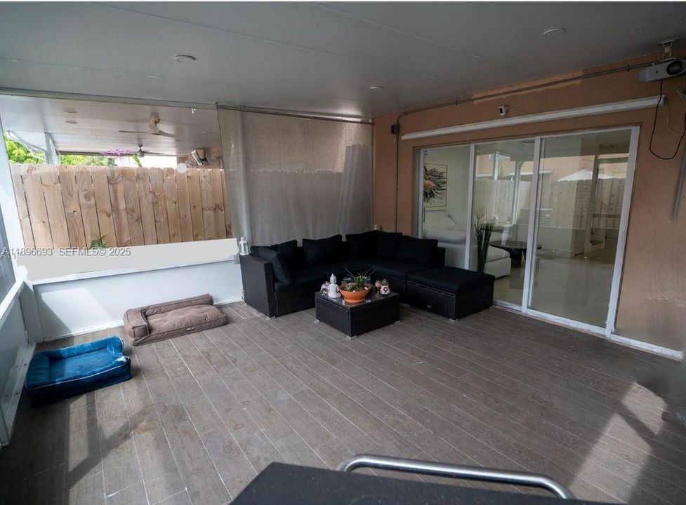 На продажу: $425,000 (3 спален, 2 ванн, 1270 Квадратных фут)