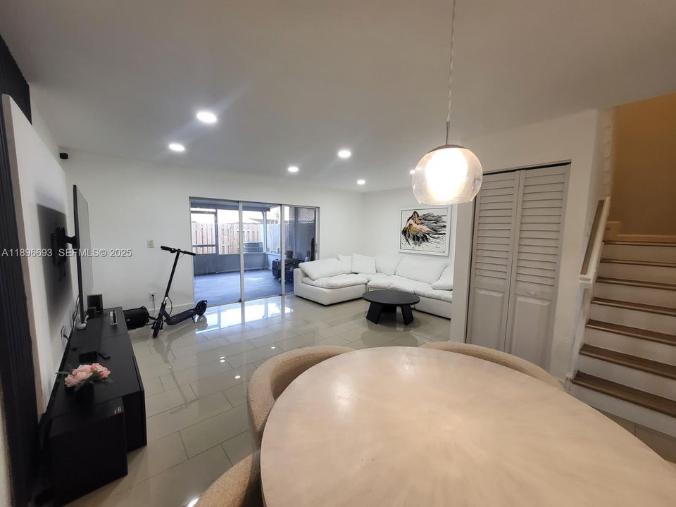 На продажу: $425,000 (3 спален, 2 ванн, 1270 Квадратных фут)