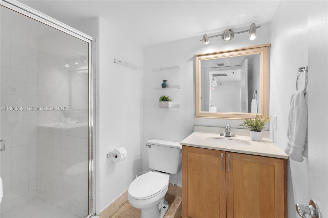 Recently Rented: $3,600 (2 beds, 2 baths, 870 Square Feet)