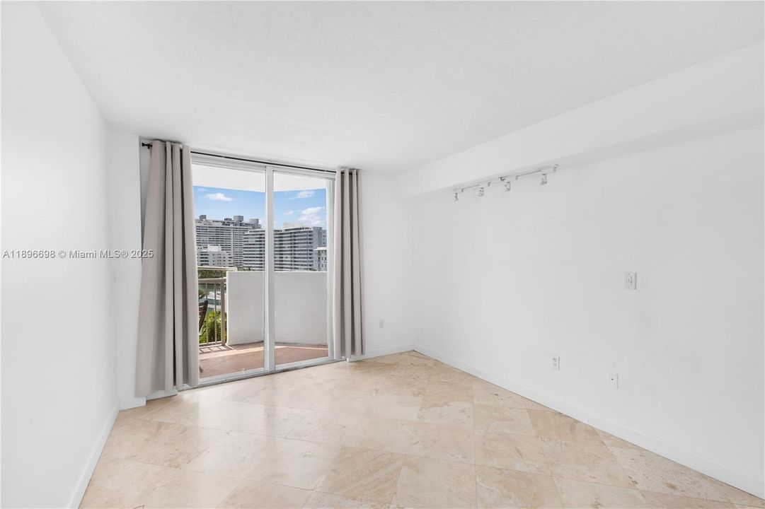 Recently Rented: $3,600 (2 beds, 2 baths, 870 Square Feet)