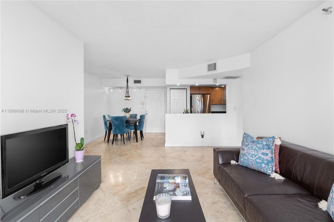 Recently Rented: $3,600 (2 beds, 2 baths, 870 Square Feet)