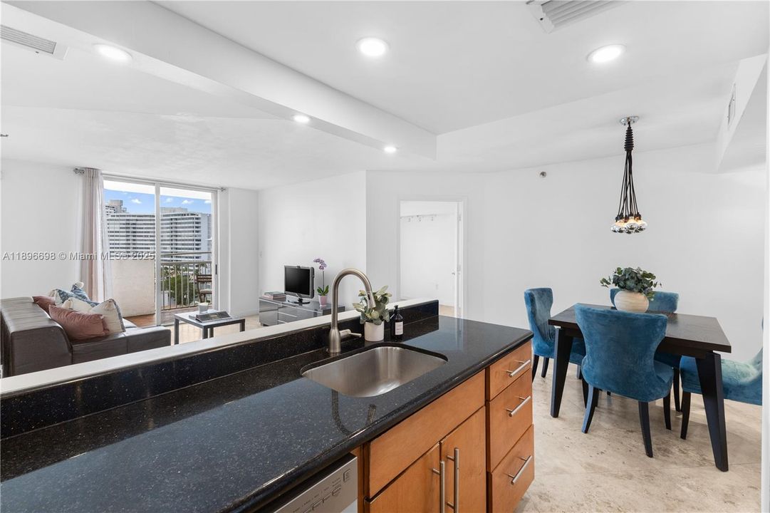 Recently Rented: $3,600 (2 beds, 2 baths, 870 Square Feet)