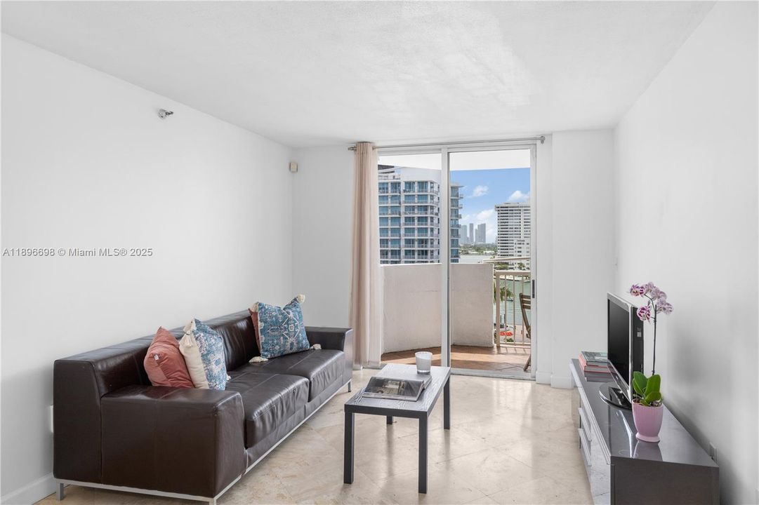 Recently Rented: $3,600 (2 beds, 2 baths, 870 Square Feet)