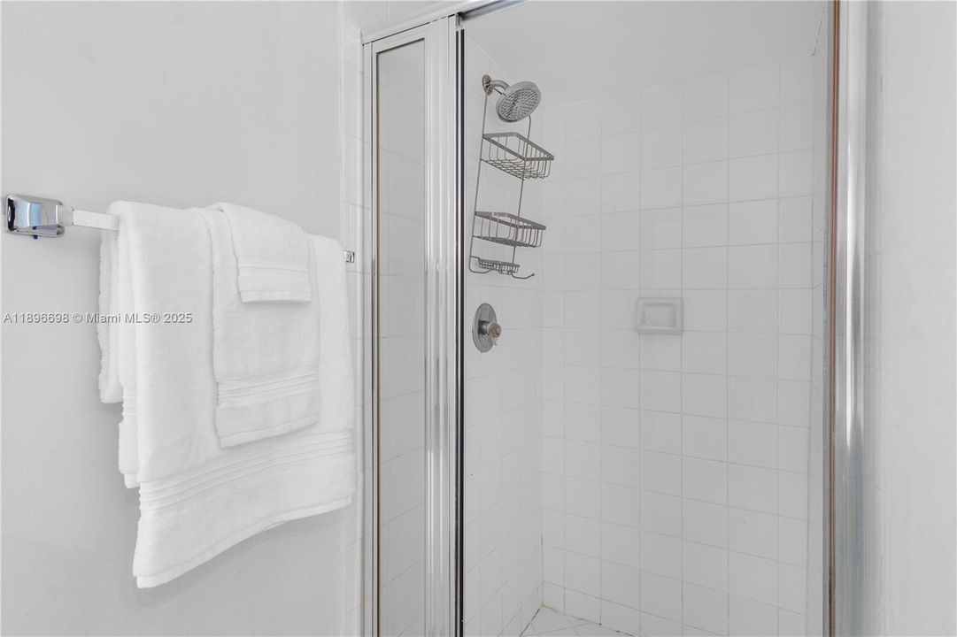 Recently Rented: $3,600 (2 beds, 2 baths, 870 Square Feet)